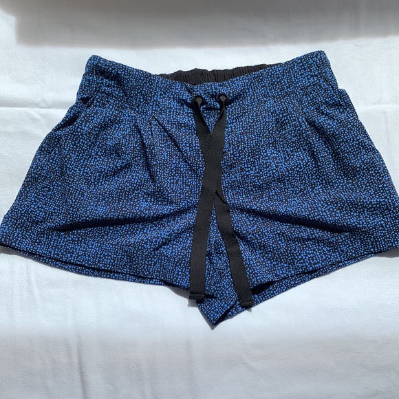 Lululemon Spring Break Away Short II Blue and Black Print Size 6 - Picture 6 of 10